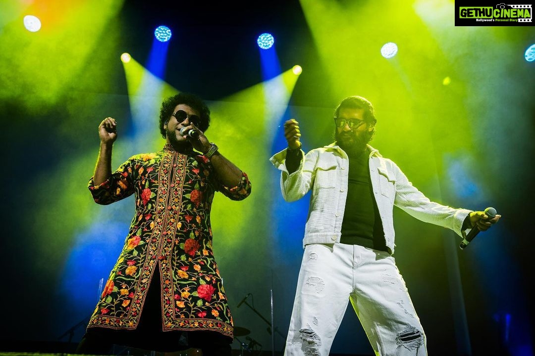Haricharan Instagram - Innum Konjam Isai Tour 2023 featuring Vijay Yesudas, Shweta Mohan and Haricharan Seshadri in Birmingham and London 🎶 Capturing the electrifying energy of the trio’s concert! 🎤🔥 From the heart-pounding beats to the soul-stirring melodies, they took the stage by storm. A night filled with music, passion, and pure talent. Witness the highlights of an unforgettable performance. 🎵✨ Event organiser: @ukeventlife Tour manager: @njadoonanan Outfits: @bridal__empire_parisdubai Band: @bennetandtheband Hosts: @anusrisnair @ranyajac Hair and Makeup: @jansika_s and @bridal__empire_parisdubai