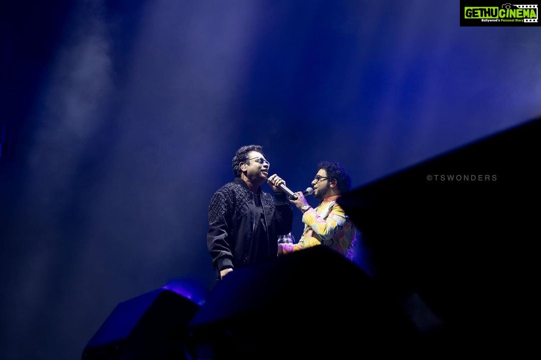 Haricharan Instagram - Which one do you like the most? 1 or 2 🤍 @haricharanmusic @arrahman AR RAHMAN CONCERT ZURICH by @thaalammediaofficial #arrahman #arrahmanlive #arrahmanconcert #hallenstadionzürich Hallenstadion Zürich