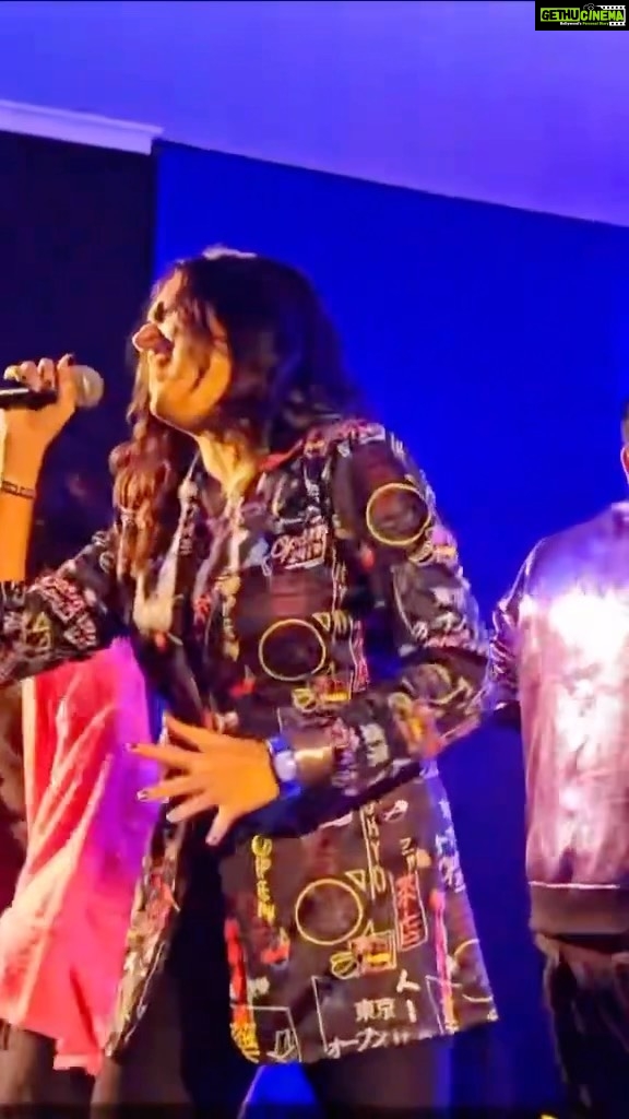 Harika Narayan Instagram - A stage where dreams come alive and passion ignites. Euphoria found in every beat, every note and every breath🔥🎵🎤 . . . VC : @brisbane_bullodu #liveconcert #australiatour #euphoria #highonlife #harikanarayan #liveperformance #svp #titletrack