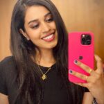 Haripriya Instagram - Smile please… 📸 “When life gives you 100 reasons to cry, show life that you have 1000reasons to smile” #smile #peace #believeingod . . . #Haripriya #haripriyasinger #mirrorselfie Hyderabad