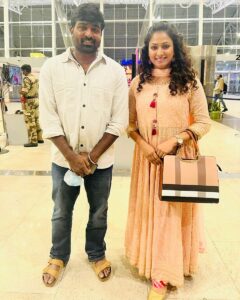 Hariprriya Instagram - When worlds collide : An encounter with an amazing actor @actorvijaysethupathi 😎

#vijaysethupathi #actors #thefilmcommunity #passionforfilms #workaholic