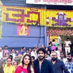 Hariprriya Instagram - ಇಂದು ನನ್ನ ಧರ್ಮಪತ್ನಿಯೊಂದಿಗೆ ಹಾಸನದಲ್ಲಿ ತಾಯಿ ಹಾಸನಾಂಬೆಯ ದರ್ಶನ ಪಡೆದು ವಿಶೇಷ ಪೂಜೆ ಸಲ್ಲಿಸಿಸಲಾಯಿತು. ಹಾಸನದ ಜನತೆಗೆ ಮತ್ತು ಸಂಘಟಕರಿಗೆ ಧನ್ಯವಾದಗಳು..🙏🏼❤️ . . #simhapriya #hasanambe ಹಾಸನಾಂಬ ದೇವಸ್ಥಾನ