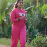 Haritha G Nair Instagram - Hey all... I am here with @horlickswomensplusindia Sometimes, health mysteries need detective work. 🕵‍♀ I was doing all the right things, but that nagging back discomfort just wouldn't quit. Then, the 'aha' moment arrived - women need 1000mg of calcium daily, and I was falling short. 🙅‍♀ Enter Horlicks Women's Plus - my calcium lifesaver! 💪 It's not just about strong bones; it's about finally nailing that daily goal. 🎯 Say goodbye to backaches and hello to a healthier you in just 5-6 months! To know more, refer here: - In 2 serves (60g) As per ICMR 2020 [AD1] Guidelines for Women. - Claims based on a study conducted in Young, Healthy, Indian Women [Nutrients. 2021;13(2):364] to test the impact of a Nutritional Beverage on Bone Turnover Markers. - IJMR127, March 2008, Pp-263-268 - ‘CONTAINS NATURALLY OCCURRING SUGARS’. Sugar refers to Sucrose. Refer pack for more details. #Ad#HorlicksWomensPlus #BoneHealthMatters #VitaminDdeficiency #BoneHealthSpecialist #ImproveBoneHealthWithWomensPlus #StrongInsideOut #UparSeNahiAndarSe