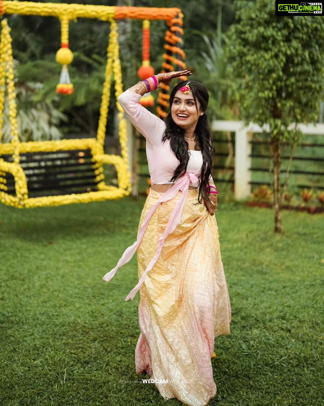 Haritha G Nair Instagram - Mellow Yellow π @haritha.girigeeth For Bookings / Enquiry Ring us on π 7907803380 @wedcam_wedding @_viishnu_santhosh Photography : @wedcam_wedding Costume :@bybbecca MAKE UP : @pink__passion_ LOCATION : @_black_nest_ DECORATION : @yazdecorz