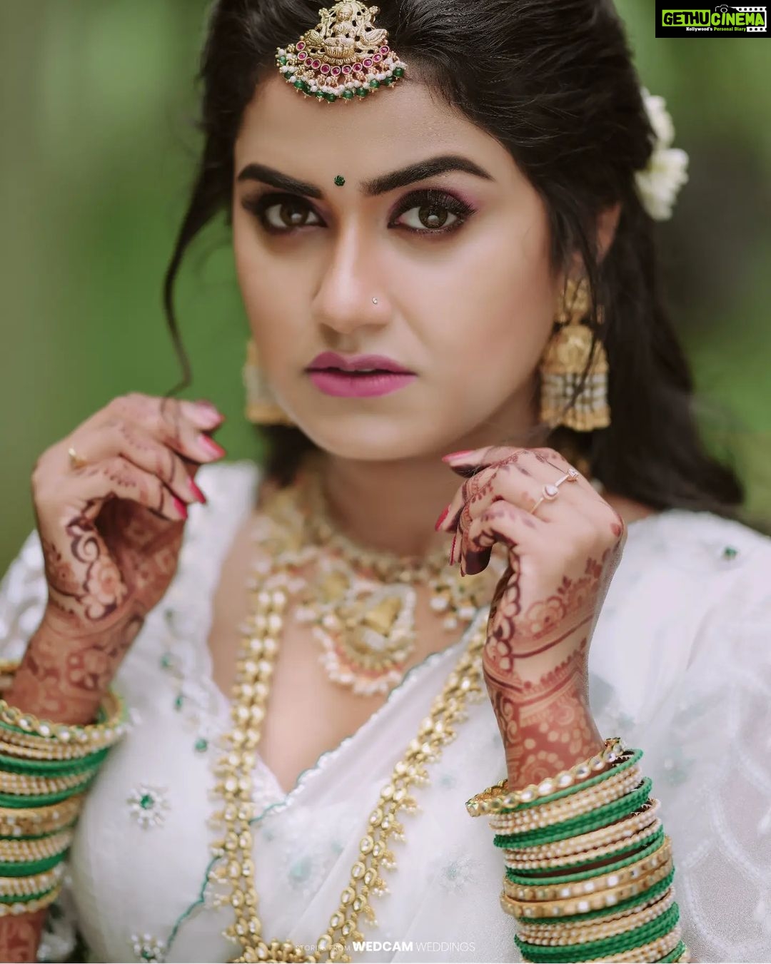 Haritha G Nair Instagram - 🌷 . . . COSTUME : @colos_the_designing_couture MAKE UP : @vikas.vks.makeupartist ORNAMENTS : @jhanvi__collections