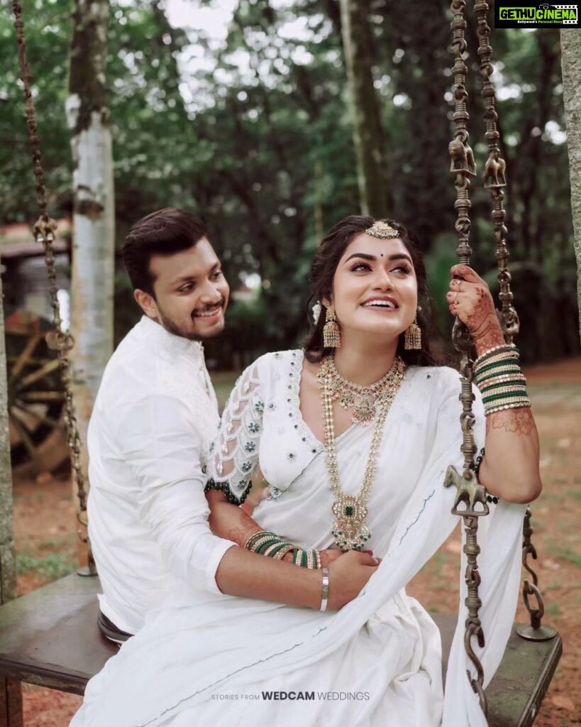 Haritha G Nair Instagram - Happily Bonded with Wedcam Wedding @haritha.girigeeth @itss_vinayak COSTUME : @colos_the_designing_couture MAKE UP : @vikas.vks.makeupartist ORNAMENTS : @jhanvi__collections For Bookings / Enquiry Ring us on 📞7907803380 @wedcam_wedding @_viishnu_santhosh . . . . . . . @keralawedding_styles @kerala_bridesmaid @bridesof_india @keralaweddingz @kerala_wedding_vibes @wedding_trendzz @weddingkerala bridesofkerala #weddingkerala #weddingsbywedcam #weddingphotography #keralamuslimwedding #keralaweddingphotography #weddingphotographer #kera#portrait #portraitphotography #fashionphotography