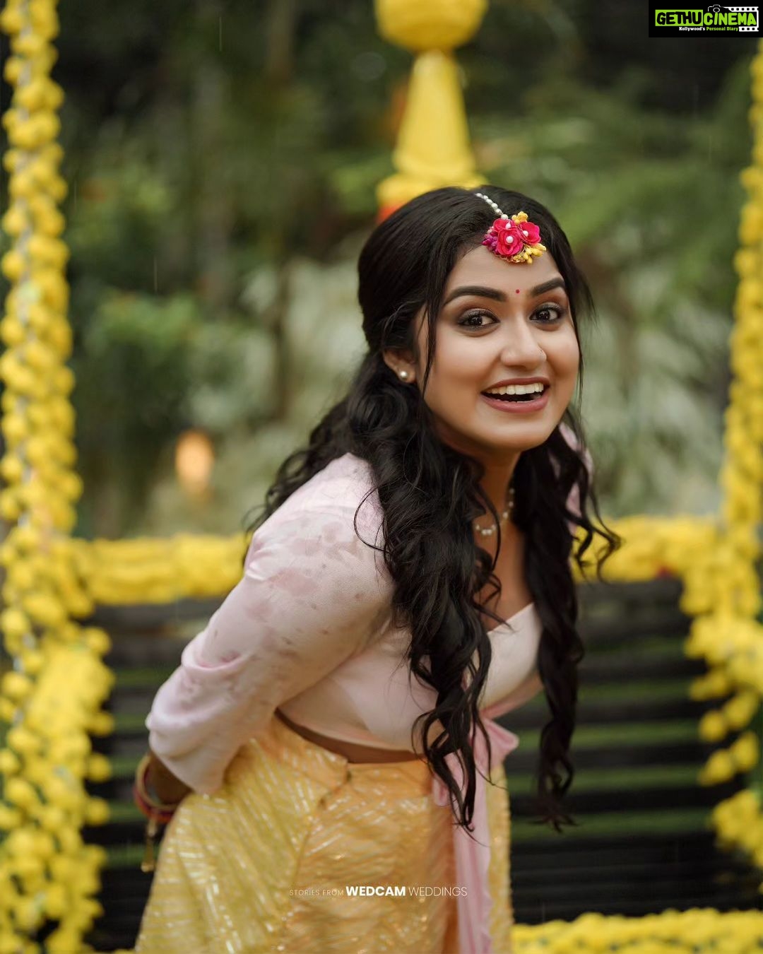 Haritha G Nair Instagram - Mellow Yellow π @haritha.girigeeth For Bookings / Enquiry Ring us on π 7907803380 @wedcam_wedding @_viishnu_santhosh Photography : @wedcam_wedding Costume :@bybbecca MAKE UP : @pink__passion_ LOCATION : @_black_nest_ DECORATION : @yazdecorz