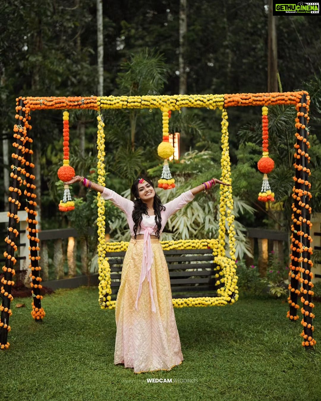 Haritha G Nair Instagram - Mellow Yellow π @haritha.girigeeth For Bookings / Enquiry Ring us on π 7907803380 @wedcam_wedding @_viishnu_santhosh Photography : @wedcam_wedding Costume :@bybbecca MAKE UP : @pink__passion_ LOCATION : @_black_nest_ DECORATION : @yazdecorz