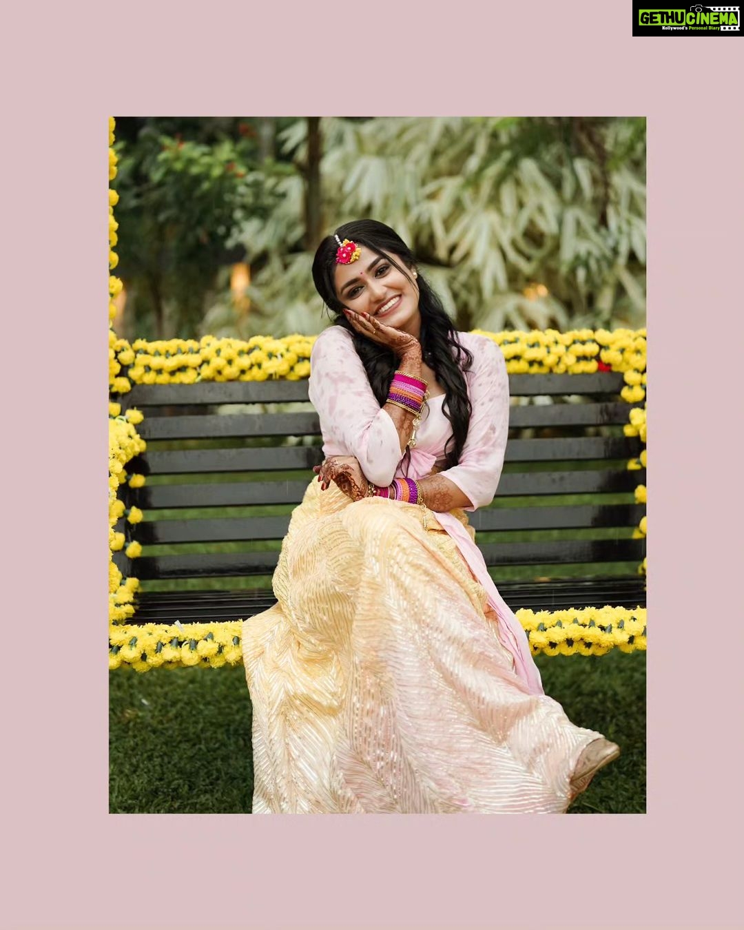 Haritha G Nair Instagram - Mellow Yellow π @haritha.girigeeth For Bookings / Enquiry Ring us on π 7907803380 @wedcam_wedding @_viishnu_santhosh Photography : @wedcam_wedding Costume :@bybbecca MAKE UP : @pink__passion_ LOCATION : @_black_nest_ DECORATION : @yazdecorz