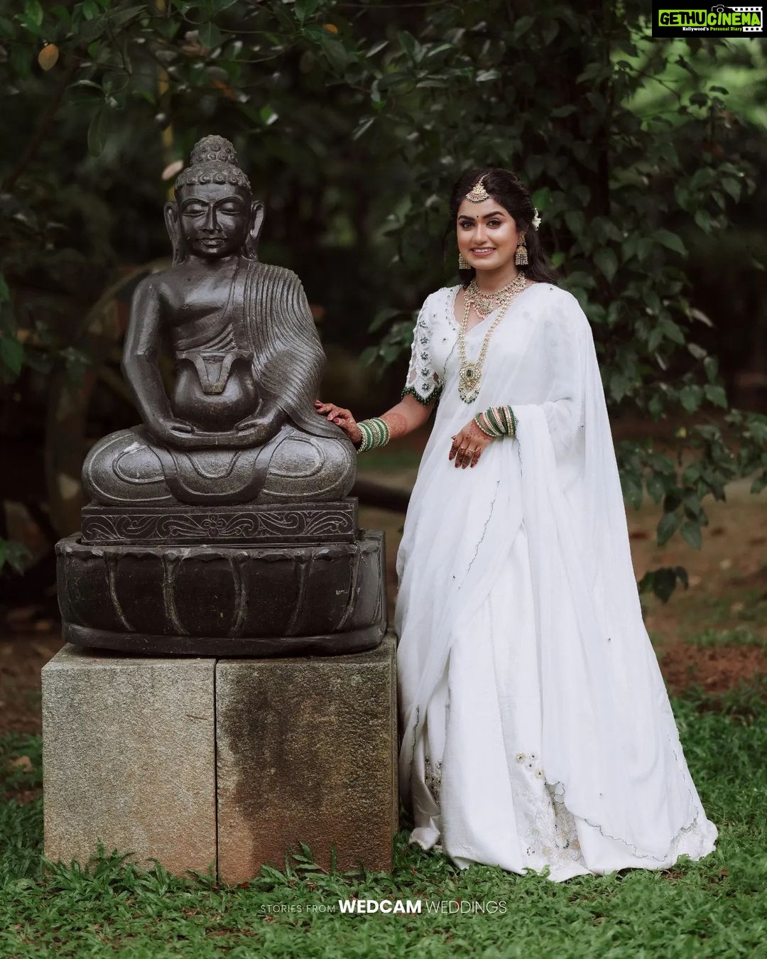 Haritha G Nair Instagram - 🌷 . . . COSTUME : @colos_the_designing_couture MAKE UP : @vikas.vks.makeupartist ORNAMENTS : @jhanvi__collections