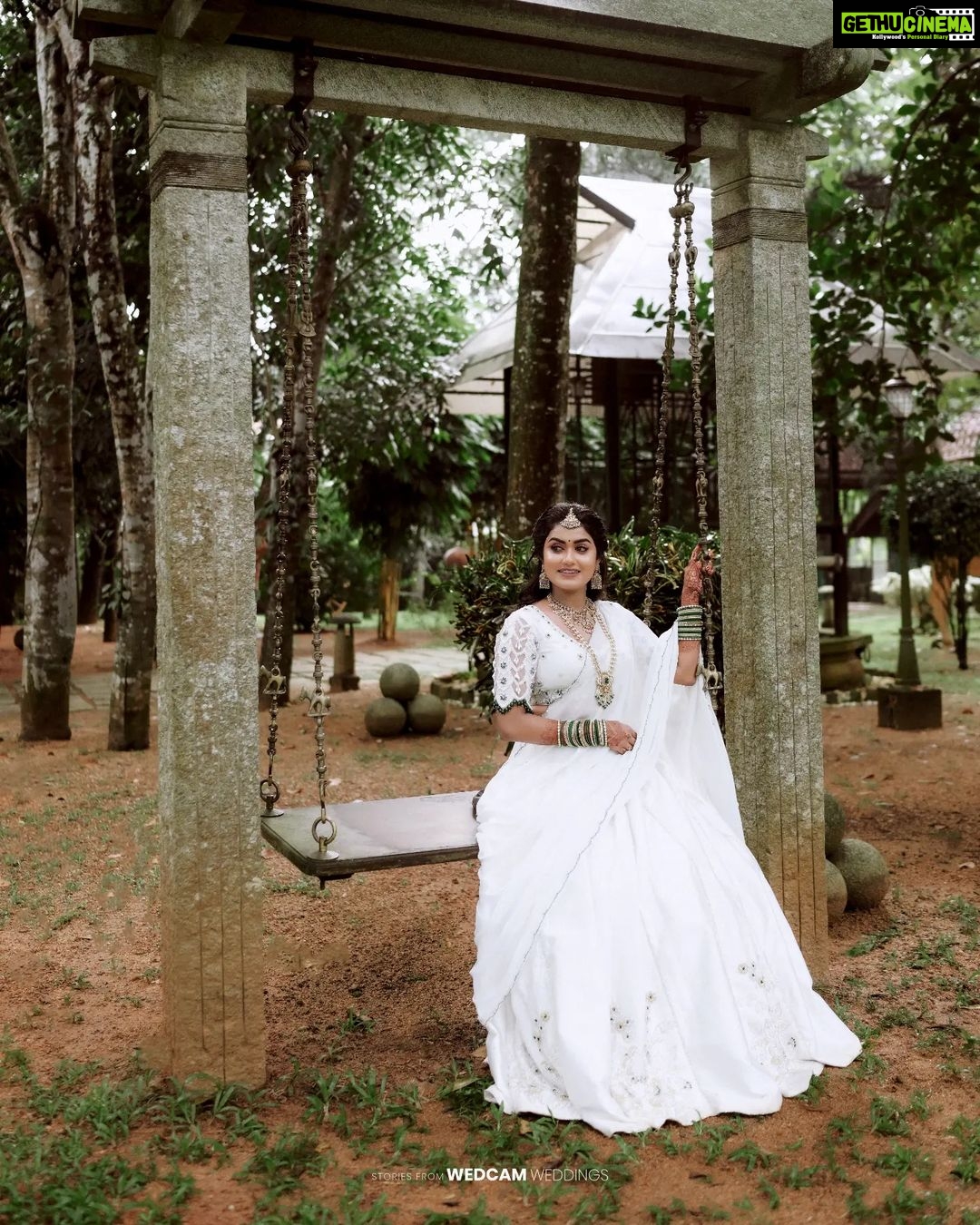 Haritha G Nair Instagram - 🌷 . . . COSTUME : @colos_the_designing_couture MAKE UP : @vikas.vks.makeupartist ORNAMENTS : @jhanvi__collections