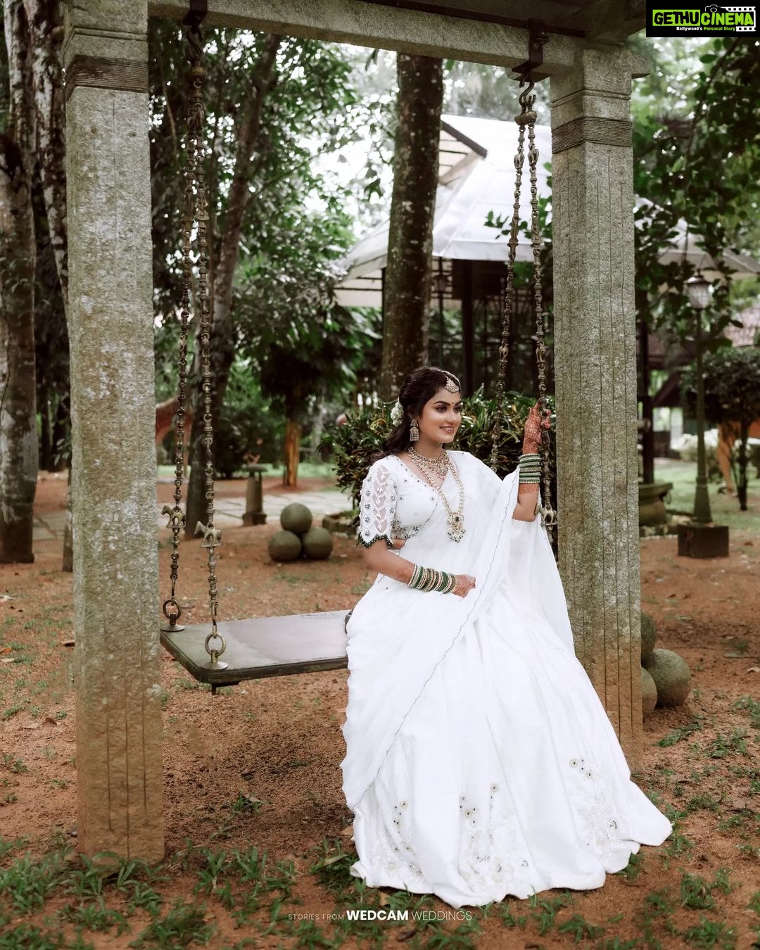Haritha G Nair Instagram - 🌷 . . . COSTUME : @colos_the_designing_couture MAKE UP : @vikas.vks.makeupartist ORNAMENTS : @jhanvi__collections