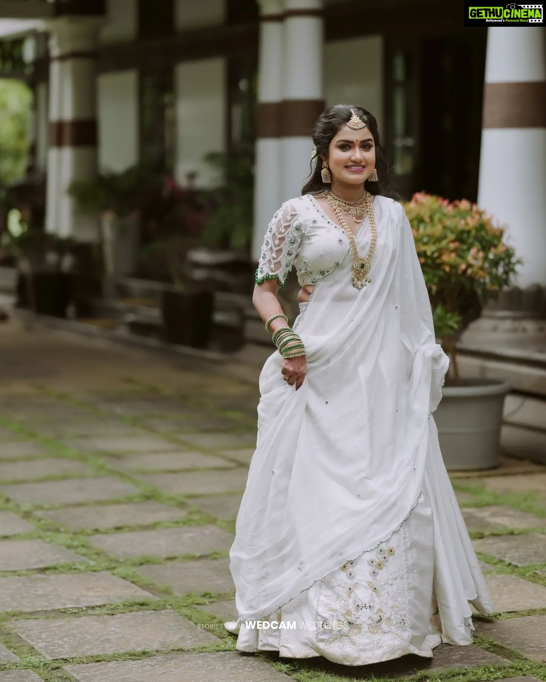 Haritha G Nair Instagram - 🌷 . . . COSTUME : @colos_the_designing_couture MAKE UP : @vikas.vks.makeupartist ORNAMENTS : @jhanvi__collections