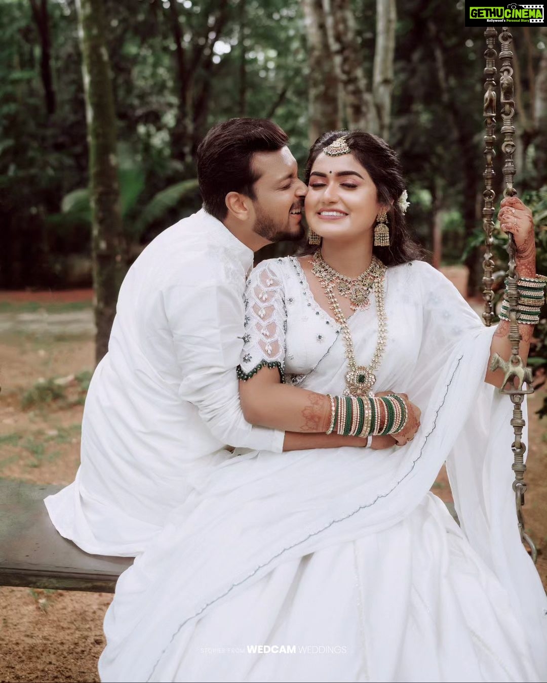 Haritha G Nair Instagram - Happily Bonded with Wedcam Wedding @haritha.girigeeth @itss_vinayak COSTUME : @colos_the_designing_couture MAKE UP : @vikas.vks.makeupartist ORNAMENTS : @jhanvi__collections For Bookings / Enquiry Ring us on π7907803380 @wedcam_wedding @_viishnu_santhosh . . . . . . . @keralawedding_styles @kerala_bridesmaid @bridesof_india @keralaweddingz @kerala_wedding_vibes @wedding_trendzz @weddingkerala bridesofkerala #weddingkerala #weddingsbywedcam #weddingphotography #keralamuslimwedding #keralaweddingphotography #weddingphotographer #kera#portrait #portraitphotography #fashionphotography