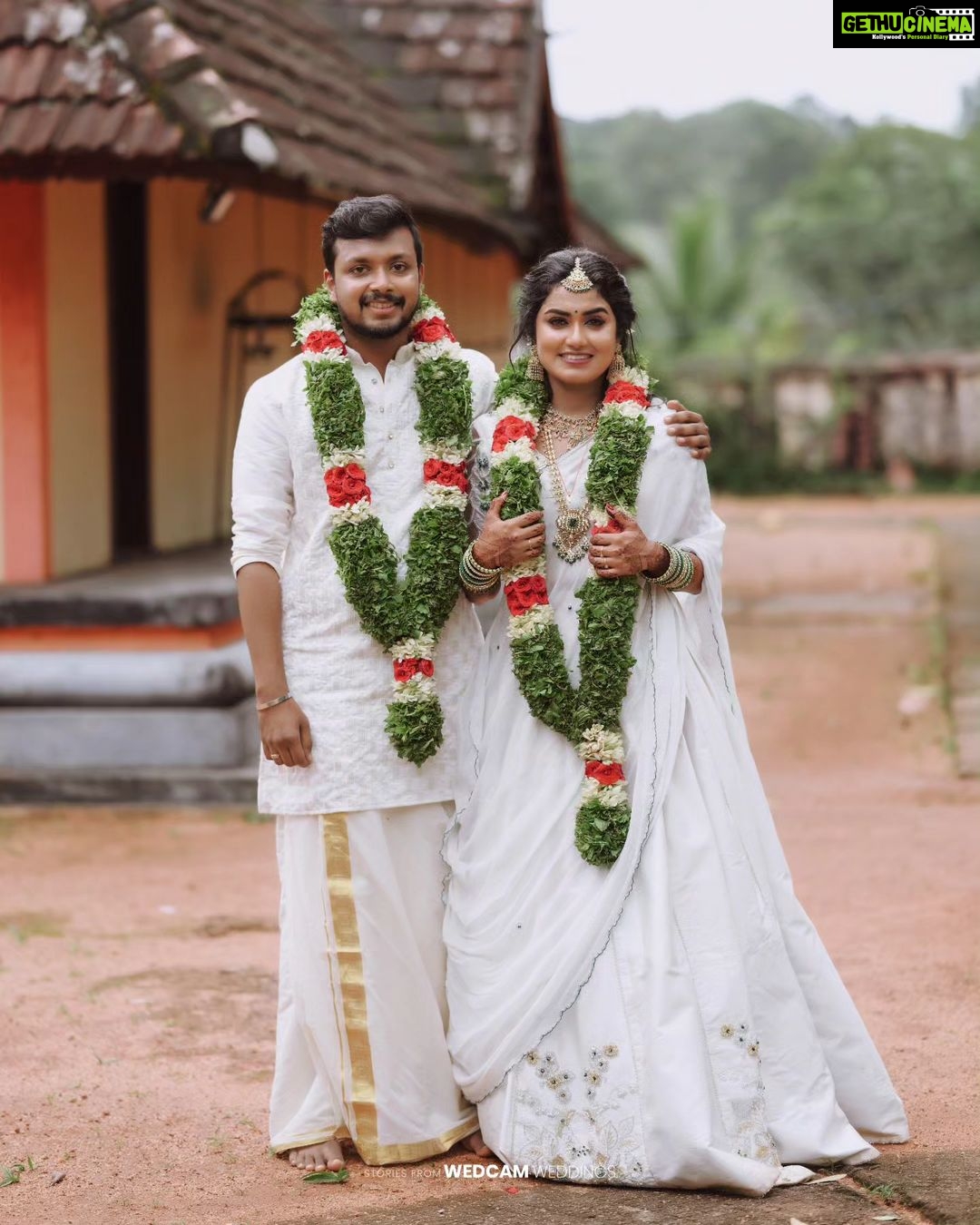 Haritha G Nair Instagram - Happily Bonded with Wedcam Wedding @haritha.girigeeth @itss_vinayak COSTUME : @colos_the_designing_couture MAKE UP : @vikas.vks.makeupartist ORNAMENTS : @jhanvi__collections For Bookings / Enquiry Ring us on 📞7907803380 @wedcam_wedding @_viishnu_santhosh . . . . . . . @keralawedding_styles @kerala_bridesmaid @bridesof_india @keralaweddingz @kerala_wedding_vibes @wedding_trendzz @weddingkerala bridesofkerala #weddingkerala #weddingsbywedcam #weddingphotography #keralamuslimwedding #keralaweddingphotography #weddingphotographer #kera#portrait #portraitphotography #fashionphotography