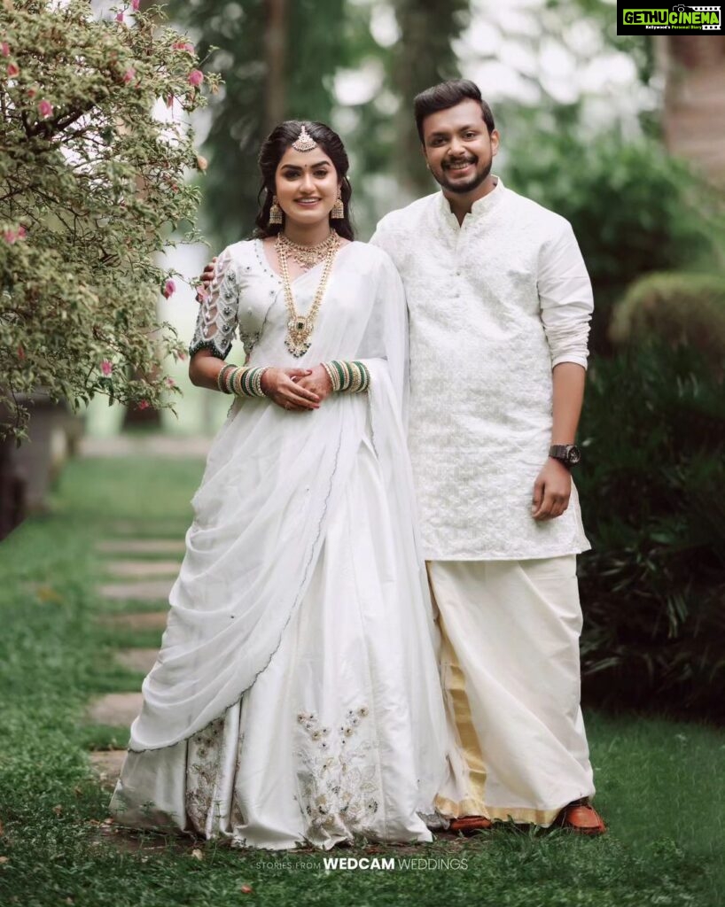 Haritha G Nair Instagram - Happily Bonded with Wedcam Wedding @haritha.girigeeth @itss_vinayak COSTUME : @colos_the_designing_couture MAKE UP : @vikas.vks.makeupartist ORNAMENTS : @jhanvi__collections For Bookings / Enquiry Ring us on 📞7907803380 @wedcam_wedding @_viishnu_santhosh . . . . . . . @keralawedding_styles @kerala_bridesmaid @bridesof_india @keralaweddingz @kerala_wedding_vibes @wedding_trendzz @weddingkerala bridesofkerala #weddingkerala #weddingsbywedcam #weddingphotography #keralamuslimwedding #keralaweddingphotography #weddingphotographer #kera#portrait #portraitphotography #fashionphotography