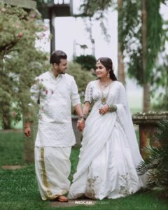 Haritha G Nair Instagram - Happily Bonded with Wedcam Wedding
@haritha.girigeeth @itss_vinayak

COSTUME : @colos_the_designing_couture

MAKE UP : @vikas.vks.makeupartist

ORNAMENTS : @jhanvi__collections

For Bookings / Enquiry Ring us on 📞7907803380
@wedcam_wedding
@_viishnu_santhosh
.
.
.
.
.
.
.
@keralawedding_styles
@kerala_bridesmaid @bridesof_india @keralaweddingz @kerala_wedding_vibes @wedding_trendzz @weddingkerala bridesofkerala #weddingkerala
#weddingsbywedcam #weddingphotography #keralamuslimwedding #keralaweddingphotography #weddingphotographer #kera#portrait #portraitphotography #fashionphotography