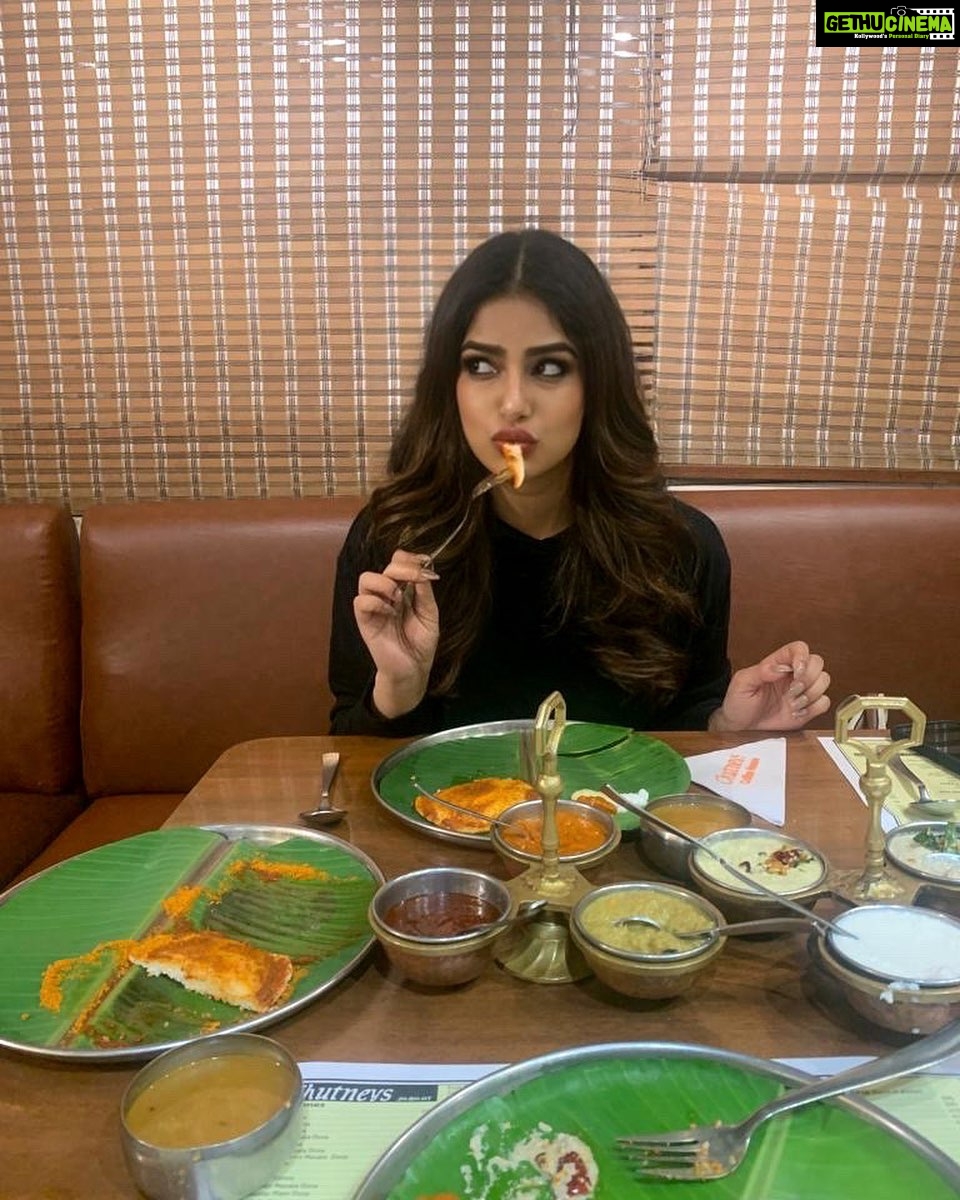Harnaaz Kaur Sandhu Instagram - Good food, better mood 🍽️😋