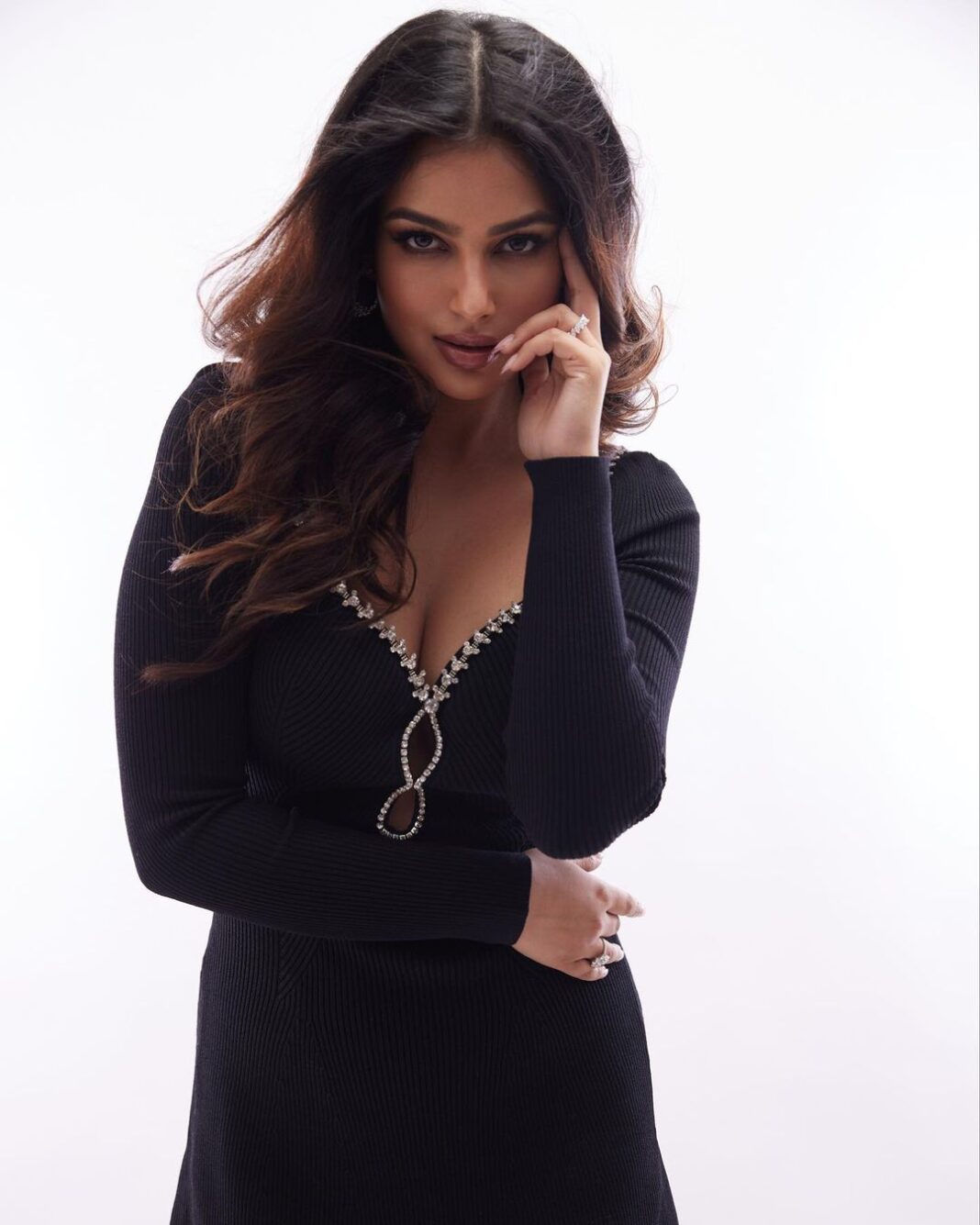 Harnaaz Kaur Sandhu Instagram - It’s not over until I win. Styled by @tanghavri Heels- @londonrag_in Makeup by @kavyesharmaofficial Hair by @hairbytabassum Shot by @sashajairam