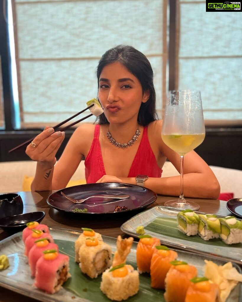 Harshita Gaur Instagram - “What’s that 🥘 going to the other table ?”