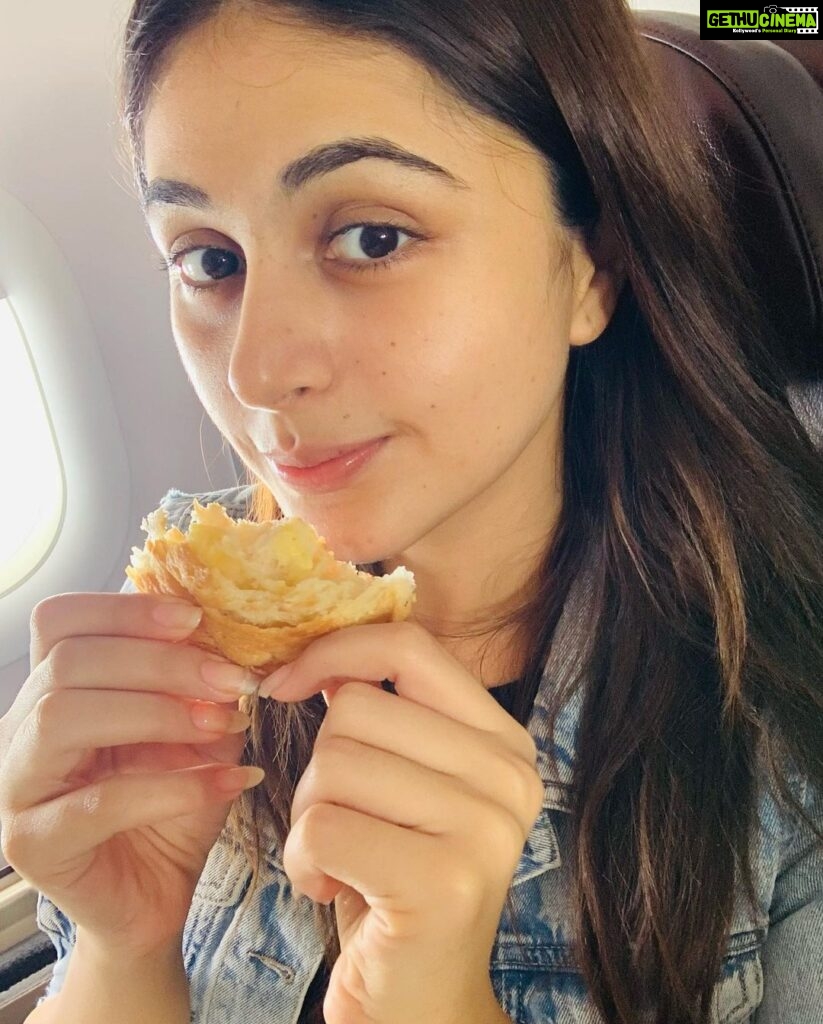 Heena Achhra Instagram - Early morning flight mein ek butter croissant 🧈🥐 ki keemat, tum kya jaano insta waalon 🙈 U guys can just swipe to conform my happy relationship with food 🥲 Felt super cute , might never delete later . . . . . . . . . . . . . . . . . . . . . . . . . . . . . . . . . . . . . . #HeerAchhra #explore #postoftheday #flyhigh #flight #travellife #travel #actor #beautiful #model #cute #happy #fun #smile #photoshoot #nature #funny #Actress #movies #tollywood #hollywood #instagood #instadaily #glamour #Wednesday #india Mumbai, Maharashtra