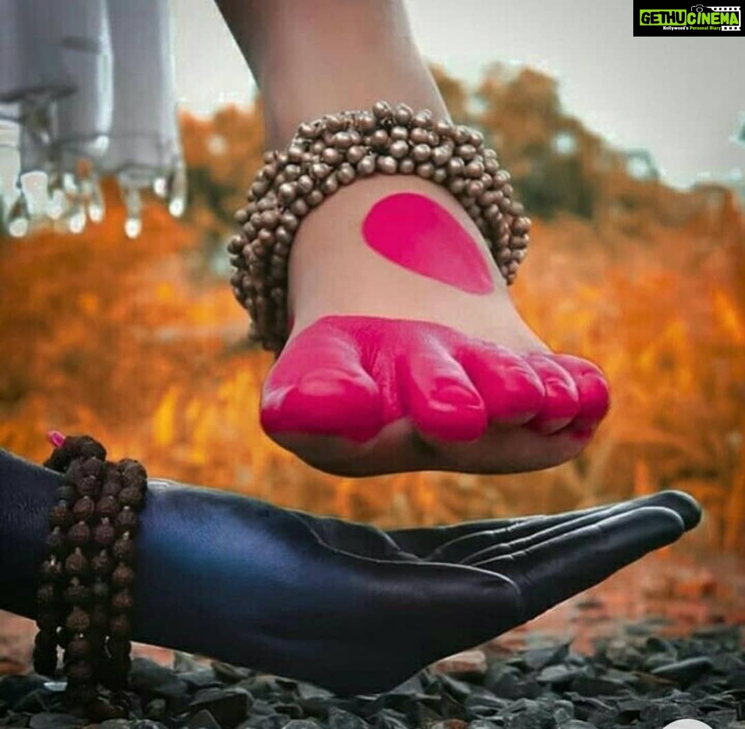 Heena Achhra Instagram - ЁЯЩПреР рддрддреНрдкреБрд░реБрд╖рд╛рдп рд╡рд┐рджреНрдорд╣реЗ рдорд╣рд╛рджреЗрд╡рд╛рдп рдзреАрдорд╣рд┐ рддрдиреНрдиреЛ рд░реБрджреНрд░рдГ рдкреНрд░рдЪреЛрджрдпрд╛рдд ЁЯШЗOm, Let me meditate on the great Purusha, Oh, greatest God, give me higher intellect, and let God Rudra illuminate my mind.ЁЯЩП . . . . . . . . . . . . . . . . . . . . . . . . #heerachhra #teluguactress #tamilactress #bollywood #tollywood #kollywood #Shiva #lordshiva #mahashivratri #shivaratri #mahashivaratri #shivaratri #lordmahadev #mahadev #shambhudev #lordshambhu #happyshivratri #happyshivajijayanti #lordsiva