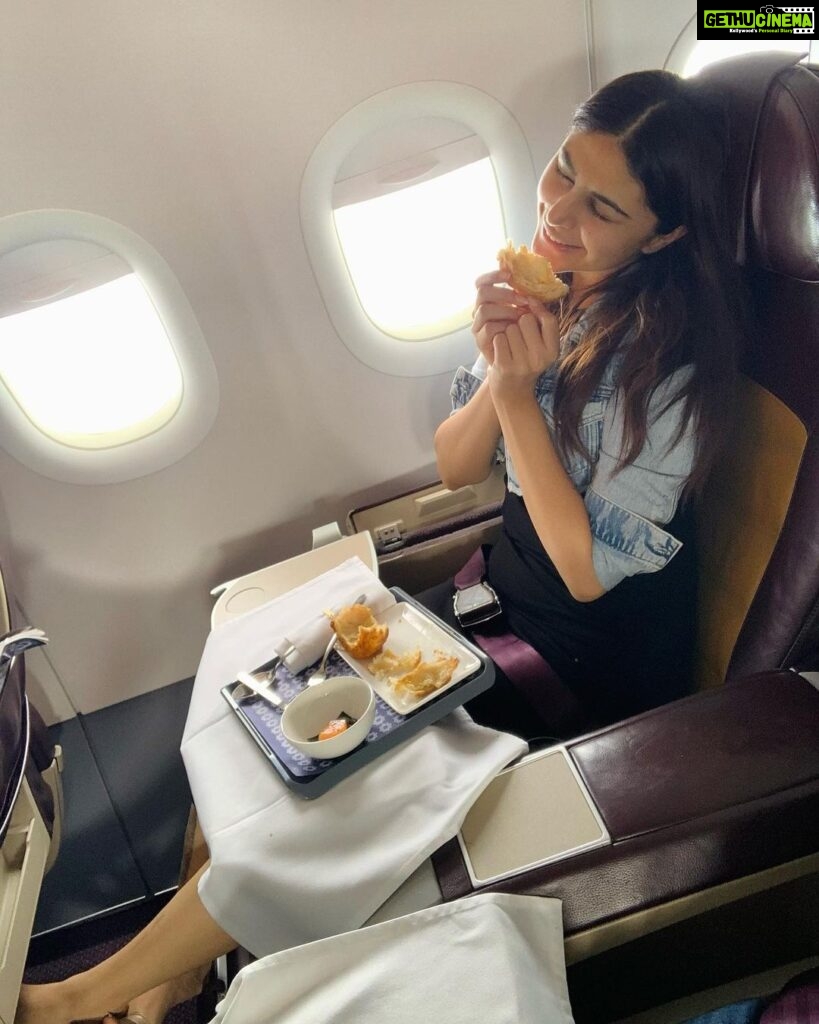 Heena Achhra Instagram - Early morning flight mein ek butter croissant 🧈🥐 ki keemat, tum kya jaano insta waalon 🙈 U guys can just swipe to conform my happy relationship with food 🥲 Felt super cute , might never delete later . . . . . . . . . . . . . . . . . . . . . . . . . . . . . . . . . . . . . . #HeerAchhra #explore #postoftheday #flyhigh #flight #travellife #travel #actor #beautiful #model #cute #happy #fun #smile #photoshoot #nature #funny #Actress #movies #tollywood #hollywood #instagood #instadaily #glamour #Wednesday #india Mumbai, Maharashtra