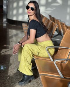 Heena Panchal Instagram - When the world wonder how you are still doing so well, smile and say: “I’m a warrior

#life #heenampanchal #keepgoing #workhard #achiever #believer #smile #queen #standstill