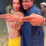 Heena Panchal Instagram - We bet you too are grooving to #ChammaChamma 🔥 #25YearsOfChammaChamma #25YearsOfChinaGate @urmilamatondkarofficial @therealalkayagnik @shankar.mahadevan #VinodRathod @anumalikmusic