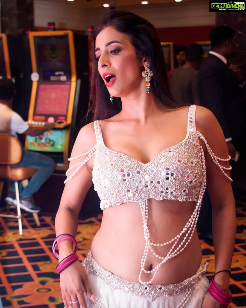 Heena Panchal Instagram - Recap of @theofficialheena Incredible Performance at Bollywood Tollywood Hungama Night 2023. For those who missed out on the live action, let me tell you that @theofficialheena performance last night was simply mind-blowing. Here are some of the highlights that you don't want to miss! Bellagio Colombo #1 premium entertainment in Asia #srilanka #india #colombo #entertainment #bollywood #tollywood #hydrabad #mumbai #bagalore #chennai #delhi