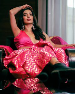 Heena Panchal Instagram - Beauty starts the moment you choose to be who you are!!!
.
.
.
#heenapanchal #diwali #beauty #glamour #heena