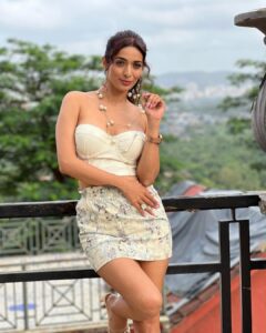 Heena Panchal Instagram - Feel it or lose it …. 
Just it 🤍🤍🤍

#love #instagood #fashion #beautiful #photography #art #photooftheday #heenampanchal #foodforthought