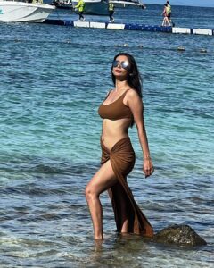 Heena Panchal Instagram - I want to be wild , beautiful and free . Just like the sea . 

#mermaid #heenampanchal #live #free #soakit #healing #saltwater #warmth
