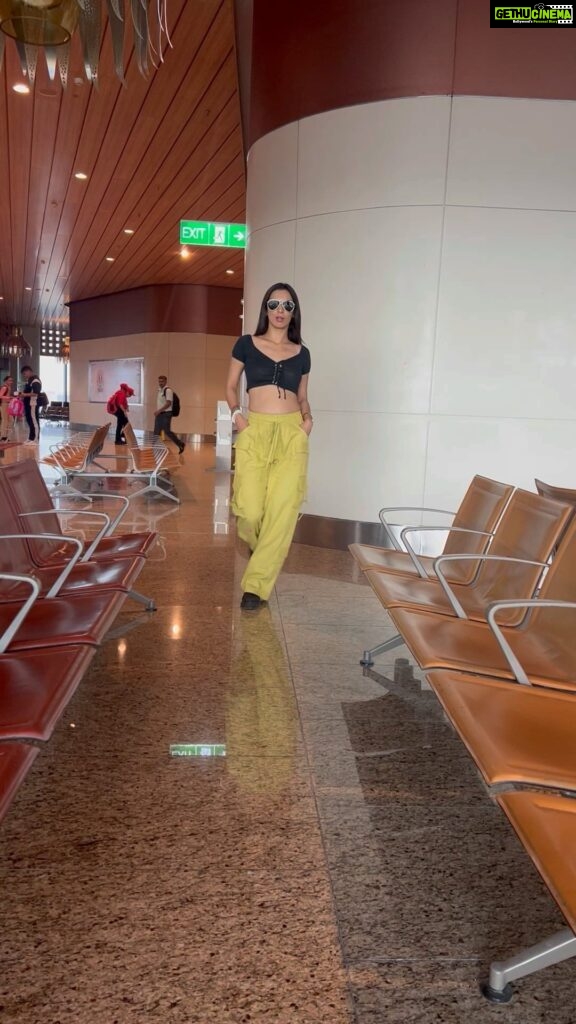 Heena Panchal Instagram - That walk and hit it #heenampanchal #style#classy #