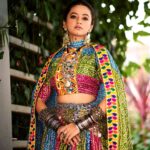 Helly Shah Instagram - 🌟 Styled by: @styleitupbyaashna Outfit: @creativefashion_by_himani Shot by: @mirajverma_photography Hair & Makeup: @celebsmakeupbysejal @makeoverbysejalthakkar #navratrispecial #hellyshah #gujarati #navratri