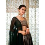 Helly Shah Instagram - Mujhko rang de 💫❤️ 👗- @the_adhya_designer 💄- @celebsmakeupbysejal 💍- @sejalcreation23 📸- @mirajverma_photography