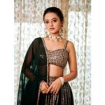 Helly Shah Instagram - Mujhko rang de 💫❤️ 👗- @the_adhya_designer 💄- @celebsmakeupbysejal 💍- @sejalcreation23 📸- @mirajverma_photography