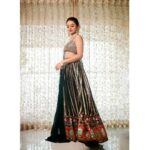 Helly Shah Instagram - Mujhko rang de 💫❤️ 👗- @the_adhya_designer 💄- @celebsmakeupbysejal 💍- @sejalcreation23 📸- @mirajverma_photography