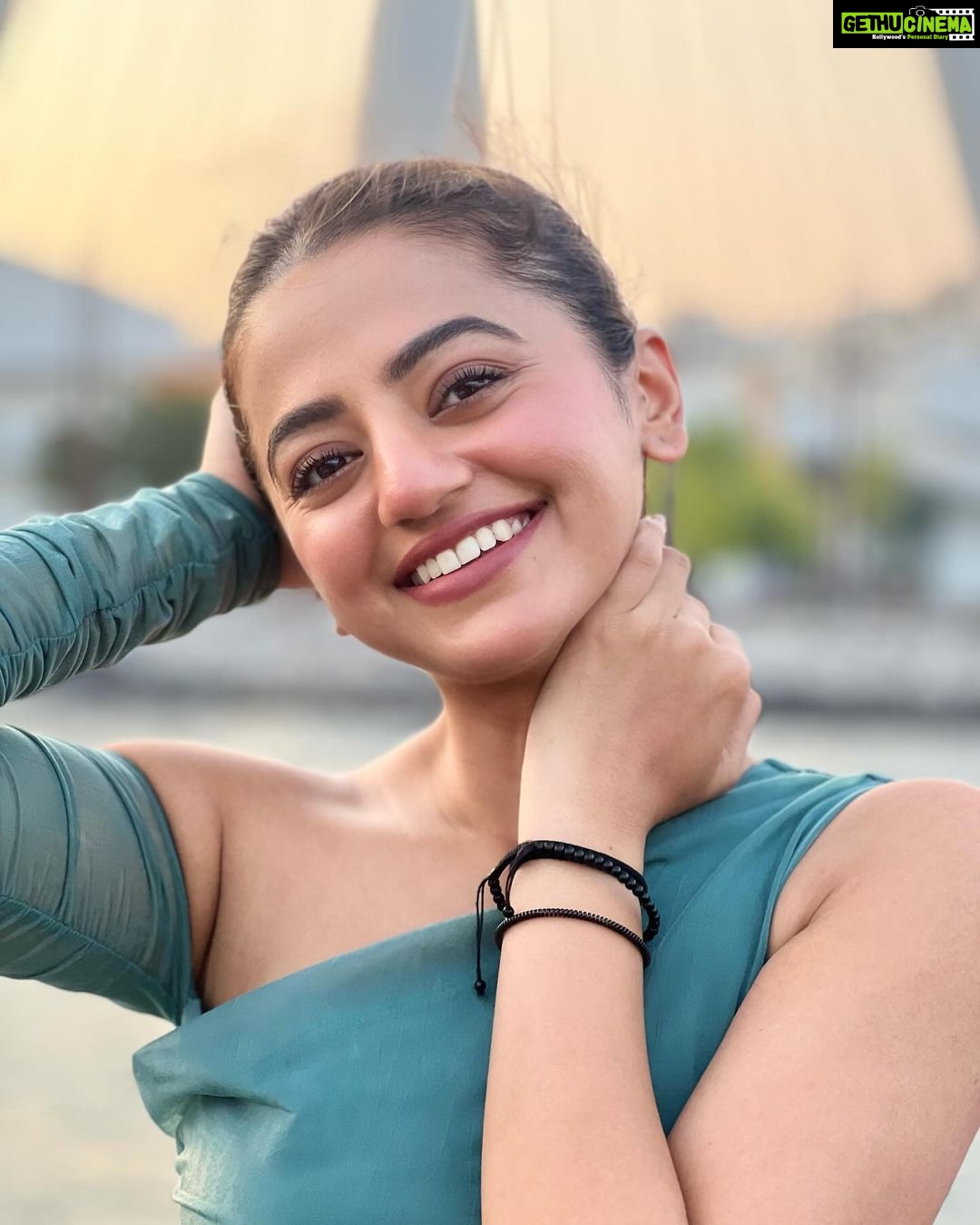 Helly Shah Instagram - Orange haze , perfect days 🧡✨