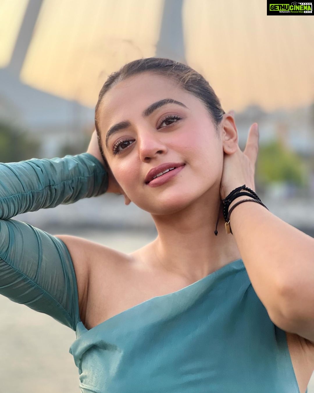 Helly Shah Instagram - Orange haze , perfect days 🧡✨