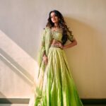 Helly Shah Instagram - Sawaar loon ❤️ 👗- @meghmalhaar_ 💄- @celebsmakeupbysejal 📸- @mirajverma_photography ✨- @oakpinionpr