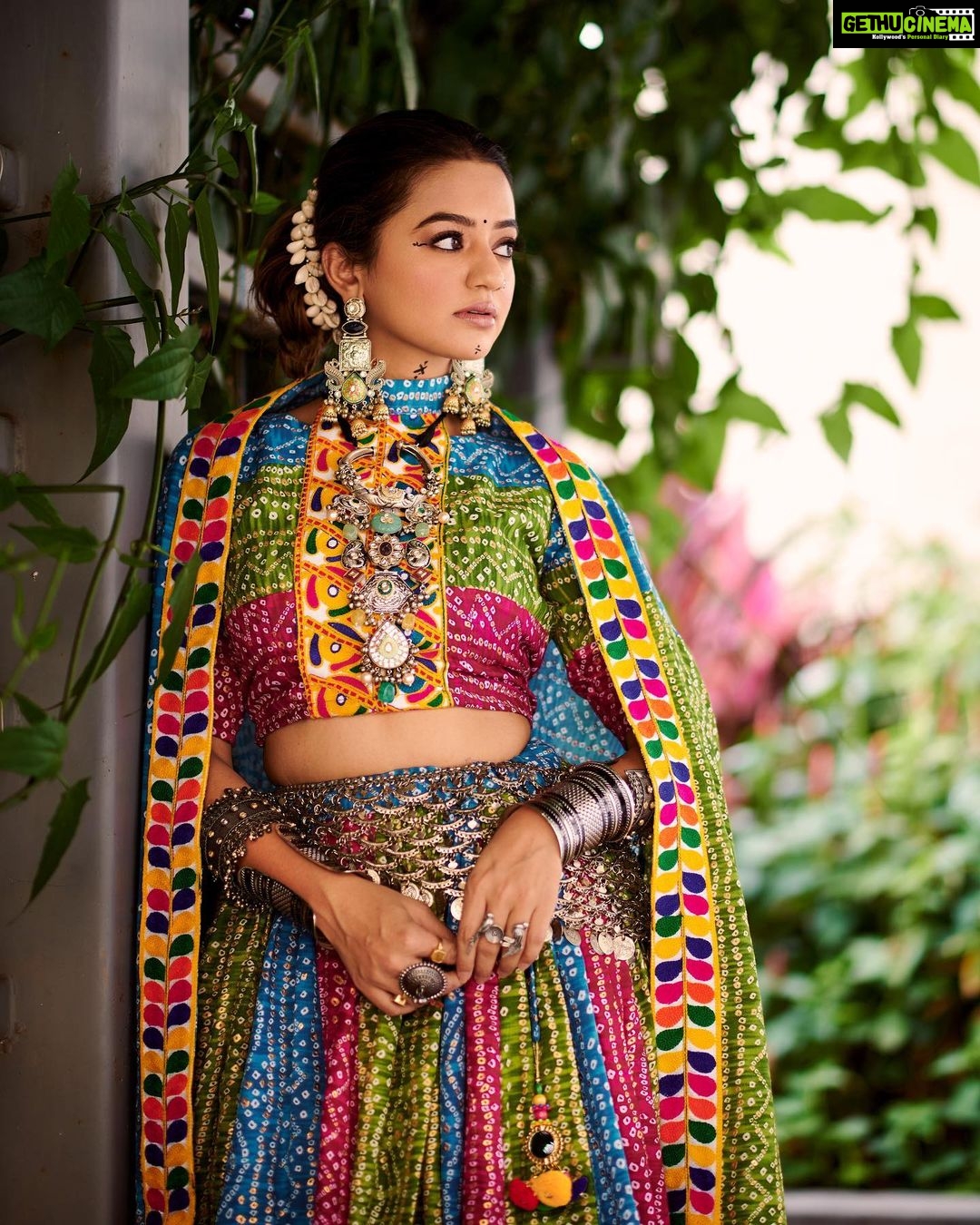 Helly Shah Instagram - 🌟 Styled by: @styleitupbyaashna Outfit: @creativefashion_by_himani Shot by: @mirajverma_photography Hair & Makeup: @celebsmakeupbysejal @makeoverbysejalthakkar #navratrispecial #hellyshah #gujarati #navratri
