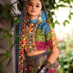 Helly Shah Instagram - 🌟 Styled by: @styleitupbyaashna Outfit: @creativefashion_by_himani Shot by: @mirajverma_photography Hair & Makeup: @celebsmakeupbysejal @makeoverbysejalthakkar #navratrispecial #hellyshah #gujarati #navratri
