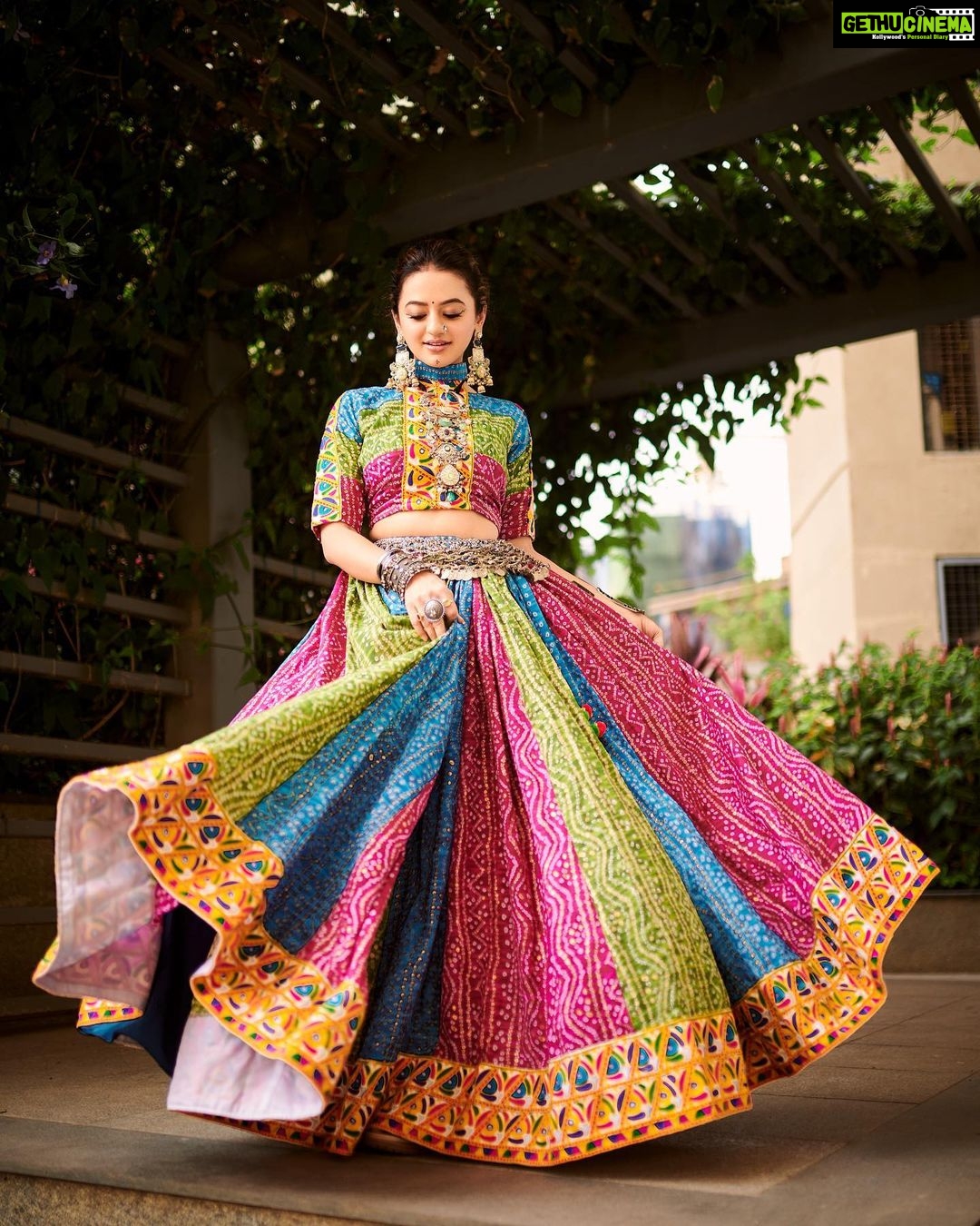 Helly Shah Instagram - I can say my team just killed it with this look π Obsessed ππ Styled by: @styleitupbyaashna Outfit: @creativefashion_by_himani Shot by: @mirajverma_photography Hair & Makeup: @celebsmakeupbysejal @makeoverbysejalthakkar #navratrispecial #hellyshah #gujarati #navratri