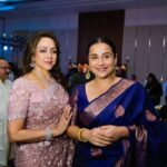Hema Malini Instagram - Some warm moments with friends Venue: @aurikamumbaiskycity Jewellery: @naredi_jewels Outfits: @houseofneetalulla Pics: @tajfotostudio @karan_gandhiok @pankajthewadhwa @sonal2501 @imeshadeol @aapkadharam @ahana_deol_vohra @jayabachchn @ranimukherjeeeofficial @officialraveenatandon @anumalikmusic @amruta.fadnavis @tusshark89 @madhuridixitnene #rekha #75thbirthdaycelebration #birthday #celebration #event