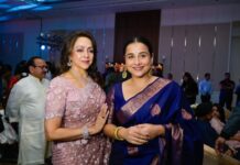 Hema Malini Instagram - Some warm moments with friends Venue: @aurikamumbaiskycity Jewellery: @naredi_jewels Outfits: @houseofneetalulla Pics: @tajfotostudio @karan_gandhiok @pankajthewadhwa @sonal2501 @imeshadeol @aapkadharam @ahana_deol_vohra @jayabachchn @ranimukherjeeeofficial @officialraveenatandon @anumalikmusic @amruta.fadnavis @tusshark89 @madhuridixitnene #rekha #75thbirthdaycelebration #birthday #celebration #event