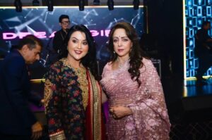 Hema Malini Instagram - Some warm moments with friends
Venue: @aurikamumbaiskycity 
Jewellery: @naredi_jewels 
Outfits: @houseofneetalulla 
Pics: @tajfotostudio 
@karan_gandhiok @pankajthewadhwa @sonal2501 
@imeshadeol @aapkadharam @ahana_deol_vohra @jayabachchn @ranimukherjeeeofficial @officialraveenatandon @anumalikmusic @amruta.fadnavis @tusshark89 @madhuridixitnene #rekha 

#75thbirthdaycelebration #birthday #celebration #event