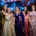 Hema Malini Instagram - Some warm moments with friends Venue: @aurikamumbaiskycity Jewellery: @naredi_jewels Outfits: @houseofneetalulla Pics: @tajfotostudio @karan_gandhiok @pankajthewadhwa @sonal2501 @imeshadeol @aapkadharam @ahana_deol_vohra @jayabachchn @ranimukherjeeeofficial @officialraveenatandon @anumalikmusic @amruta.fadnavis @tusshark89 @madhuridixitnene #rekha #75thbirthdaycelebration #birthday #celebration #event