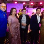 Hema Malini Instagram - Some warm moments with friends Venue: @aurikamumbaiskycity Jewellery: @naredi_jewels Outfits: @houseofneetalulla Pics: @tajfotostudio @karan_gandhiok @pankajthewadhwa @sonal2501 @imeshadeol @aapkadharam @ahana_deol_vohra @jayabachchn @ranimukherjeeeofficial @officialraveenatandon @anumalikmusic @amruta.fadnavis @tusshark89 @madhuridixitnene #rekha #75thbirthdaycelebration #birthday #celebration #event