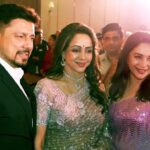Hema Malini Instagram - Some warm moments with friends Venue: @aurikamumbaiskycity Jewellery: @naredi_jewels Outfits: @houseofneetalulla Pics: @tajfotostudio @karan_gandhiok @pankajthewadhwa @sonal2501 @imeshadeol @aapkadharam @ahana_deol_vohra @jayabachchn @ranimukherjeeeofficial @officialraveenatandon @anumalikmusic @amruta.fadnavis @tusshark89 @madhuridixitnene #rekha #75thbirthdaycelebration #birthday #celebration #event